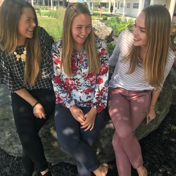 Welcome to my page, feel free to make offers 💙 - Picture 1 of 6